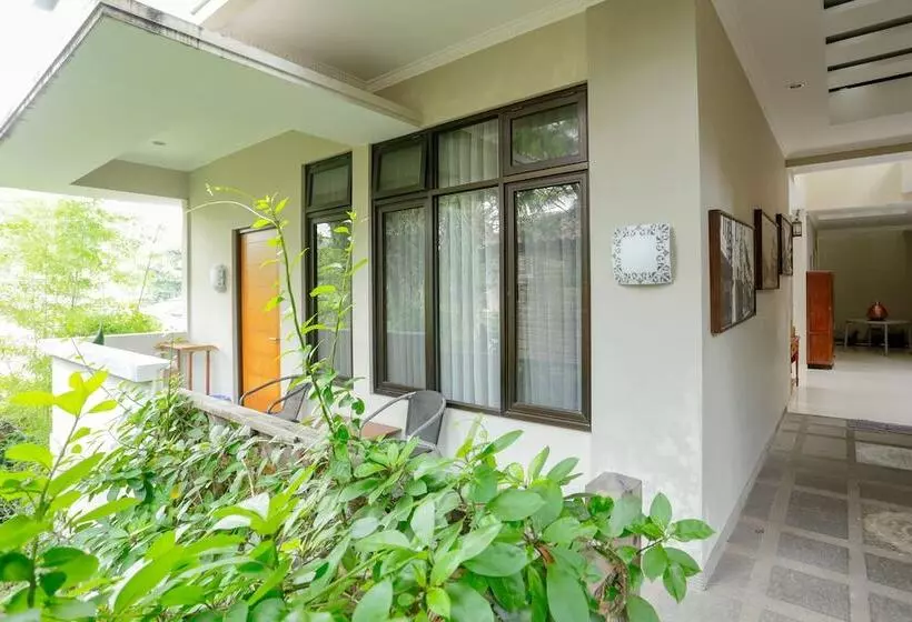 ペンション Reddoorz @ Sersan Bajuri