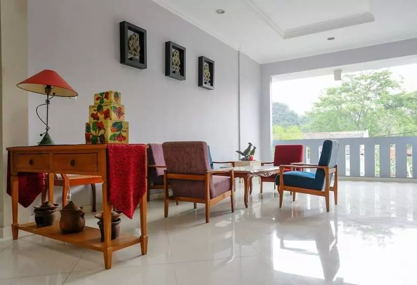 ペンション Reddoorz @ Sersan Bajuri