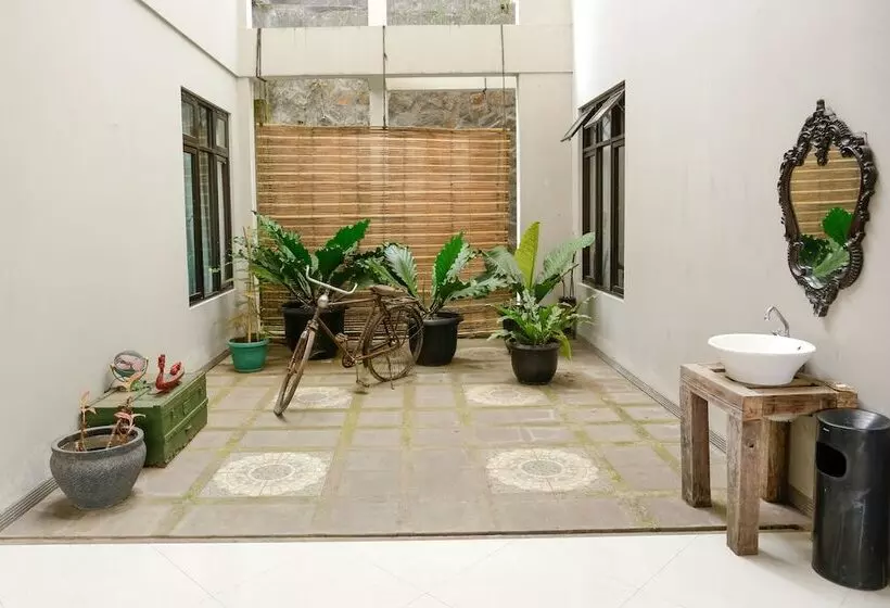 ペンション Reddoorz @ Sersan Bajuri