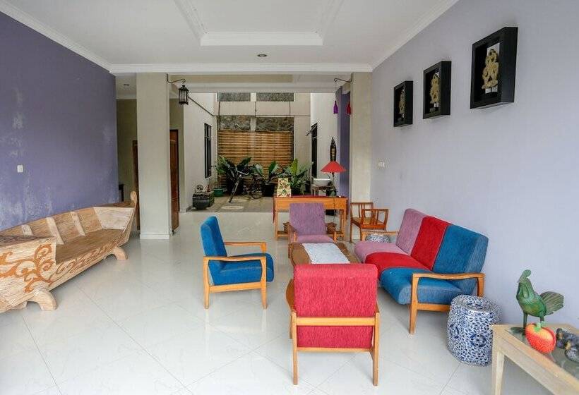 פנסיון Reddoorz @ Sersan Bajuri