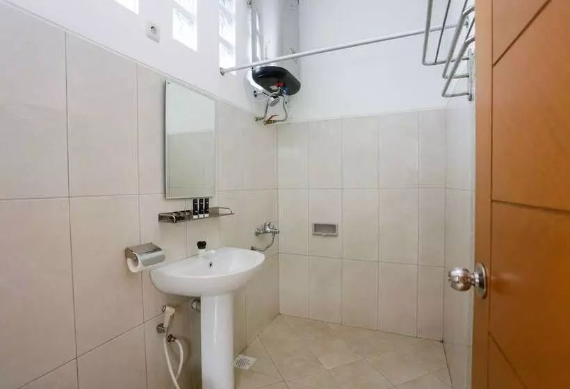 ペンション Reddoorz @ Sersan Bajuri