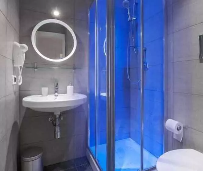تختخواب و صبحانه Room & Breakfast Zero