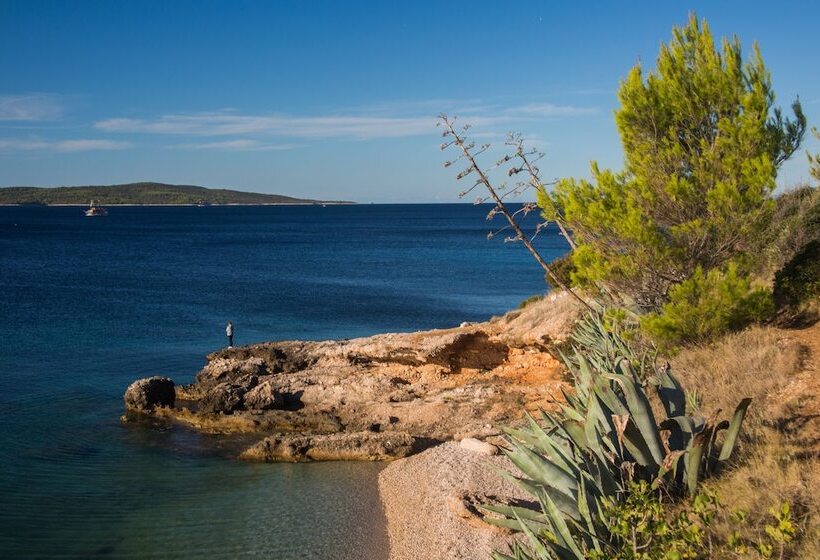 בית מלון כפרי Cast Away Eco Resort