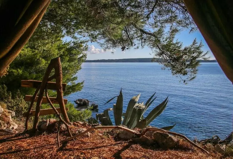 Hotelli Cast Away   Eco Resort