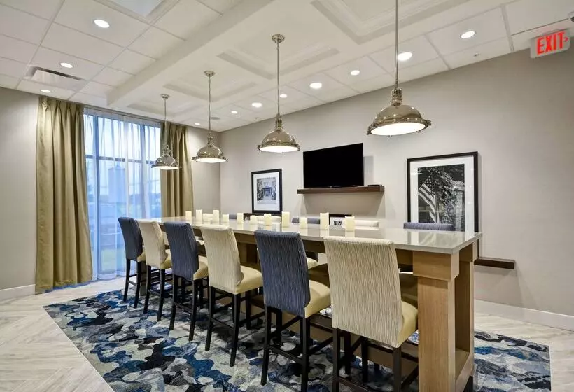 Hotelli Hampton Inn Livonia Detroit