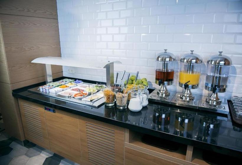 ホテル Holiday Inn Express Moscow  Sheremetyevo Airport, An Ihg