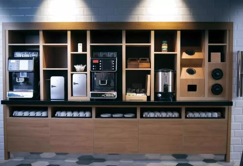 ホテル Holiday Inn Express Moscow  Sheremetyevo Airport, An Ihg