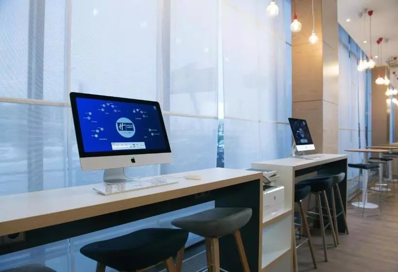 ホテル Holiday Inn Express Moscow  Sheremetyevo Airport, An Ihg