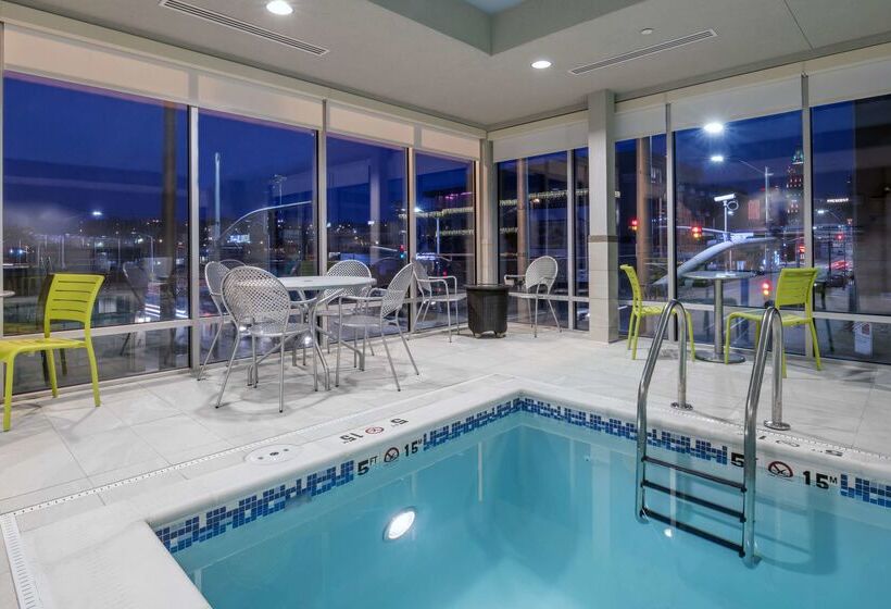 בית מלון כפרי Home2 Suites By Hilton Kansas City Downtown