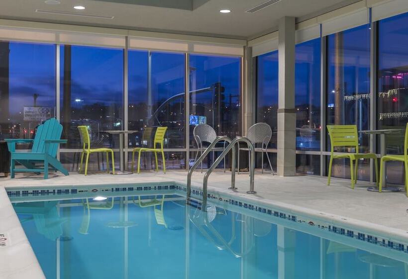 בית מלון כפרי Home2 Suites By Hilton Kansas City Downtown