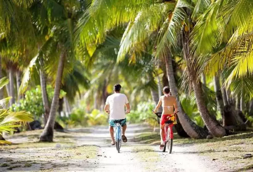 هتل Two Canoes Island Getaway