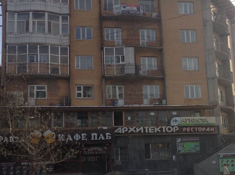 ペンション Sara's Guest House