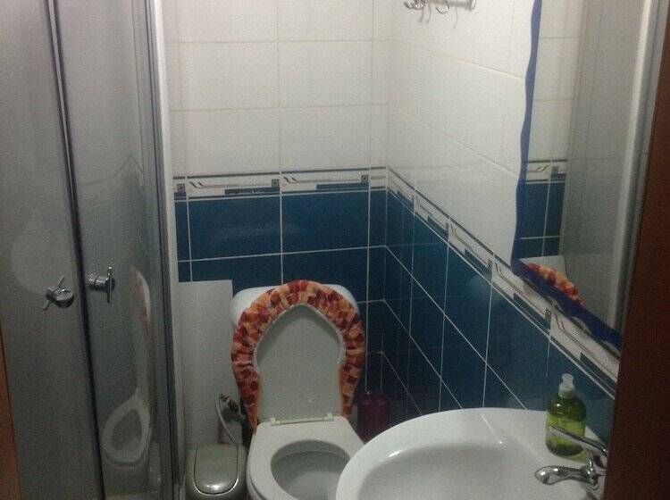 ペンション Sara's Guest House