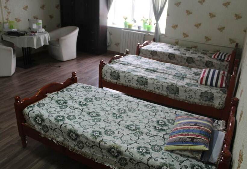 ペンション Sara's Guest House