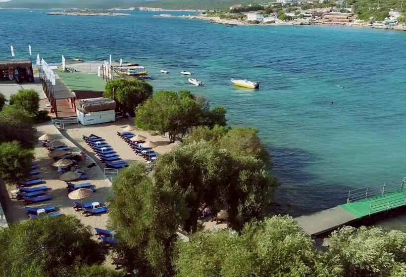 Maya Bistro Hotel & Beach