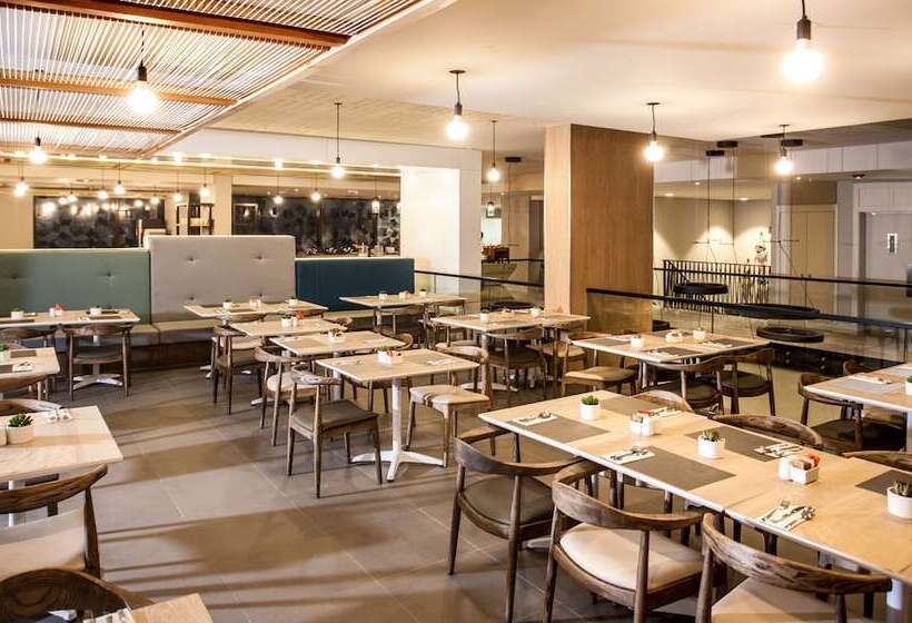 هتل Stayeasy Cape Town City Bowl