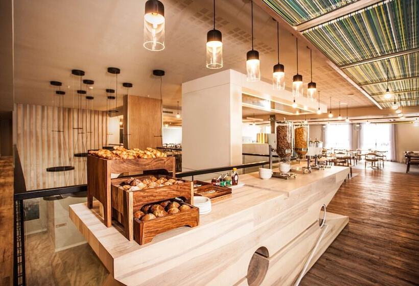 هتل Stayeasy Cape Town City Bowl