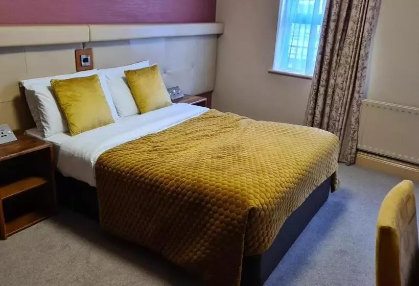 هتل The Farnham Arms