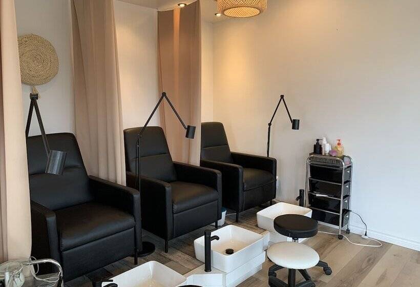 فندق Auberge Shores Inn &