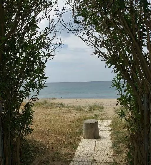 هتل Golden Beach