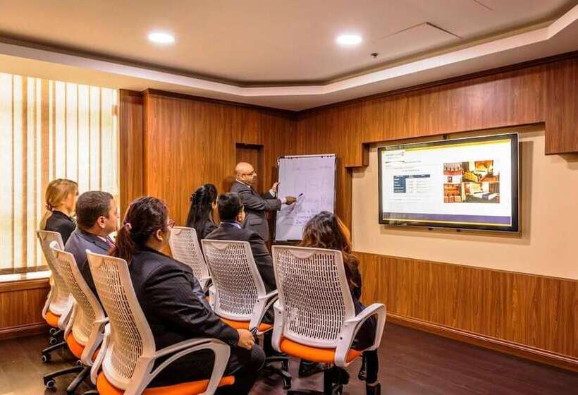 هتل Golden Tulip Headington