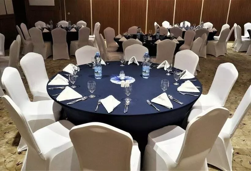 هتل Golden Tulip Headington