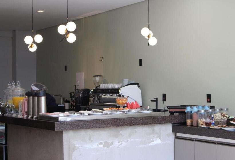 בית מלון כפרי Optimum Plaza