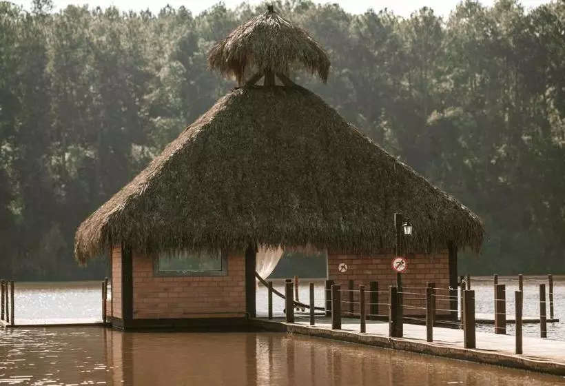 Hotelli Virá Charme Resort