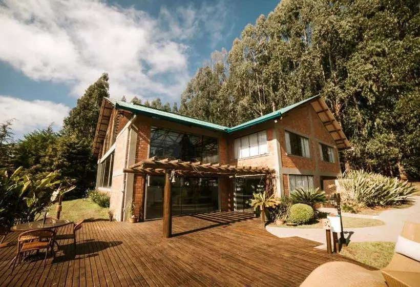 Hotelli Virá Charme Resort