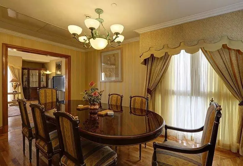 Parsian Esteghlal International Hotel