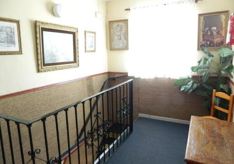 هاستل Hostal Sevilla Santa Justa   Adults Only