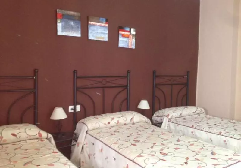 هاستل Hostal Sevilla Santa Justa   Adults Only