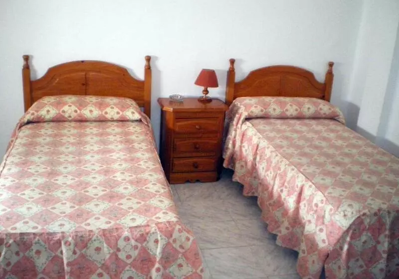 هاستل Hostal Sevilla Santa Justa   Adults Only