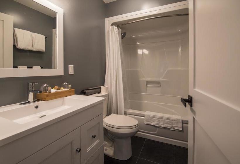 Hotel Bella Coola Eagle Lodge