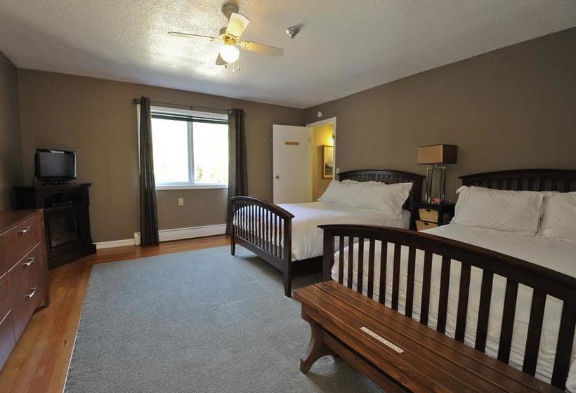 Hotel Bella Coola Eagle Lodge