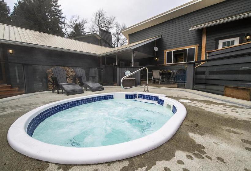 Hotel Bella Coola Eagle Lodge