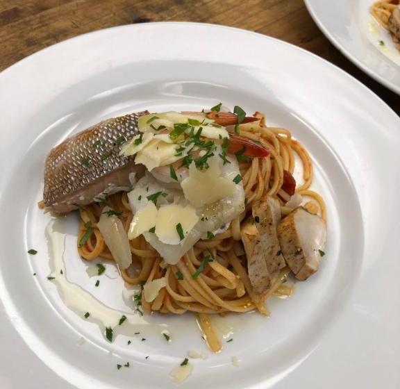 Hotel Bella Coola Eagle Lodge