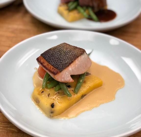 Hotel Bella Coola Eagle Lodge