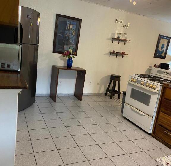 هتل Perico Azul & Surf Camp