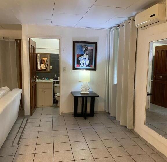 هتل Perico Azul & Surf Camp