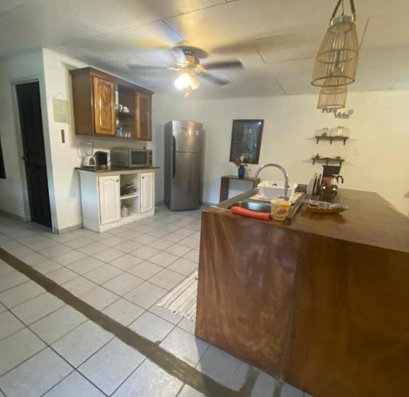 هتل Perico Azul & Surf Camp