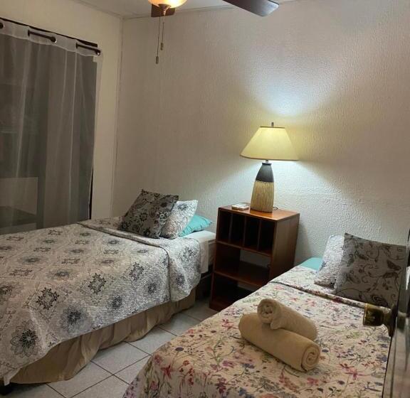 هتل Perico Azul & Surf Camp