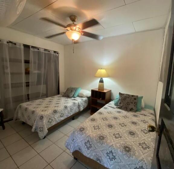 هتل Perico Azul & Surf Camp