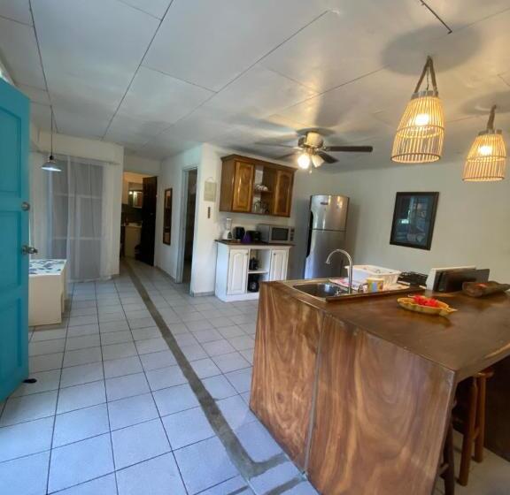 هتل Perico Azul & Surf Camp