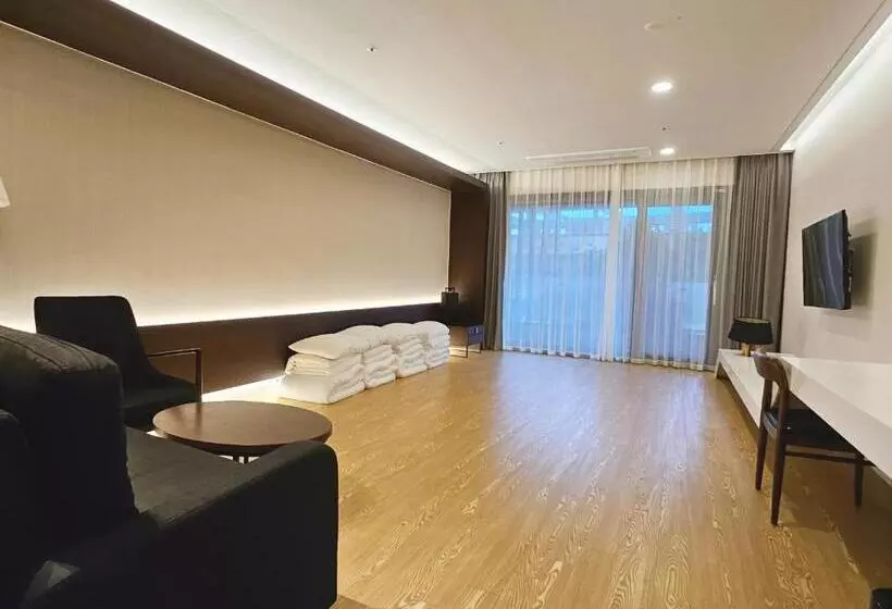 هتل The Qube Resort Jeju