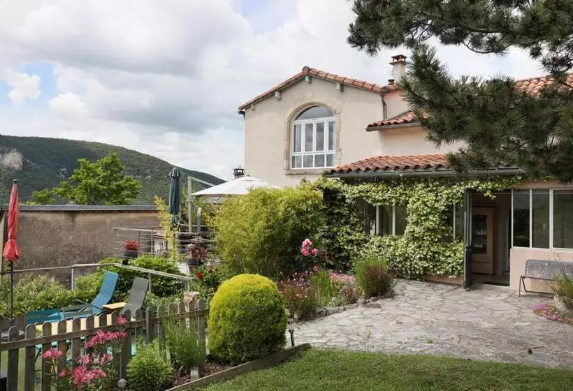 ベッドアンドブレックファースト Les Falaises