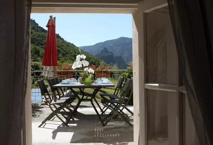 ベッドアンドブレックファースト Les Falaises