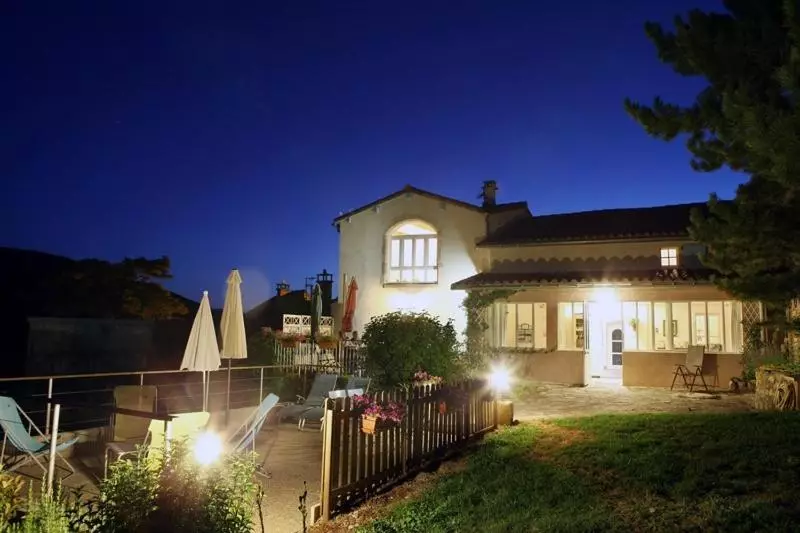 ベッドアンドブレックファースト Les Falaises