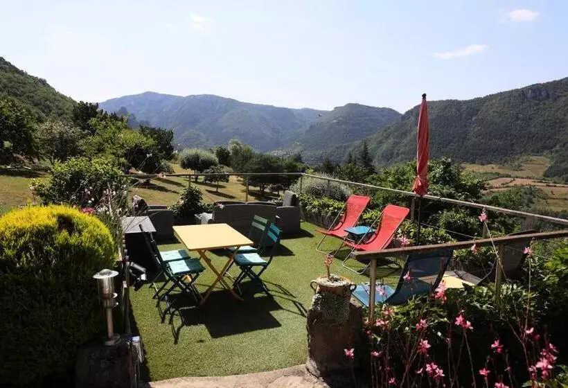 ベッドアンドブレックファースト Les Falaises