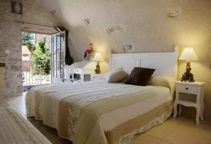 ベッドアンドブレックファースト Les Falaises